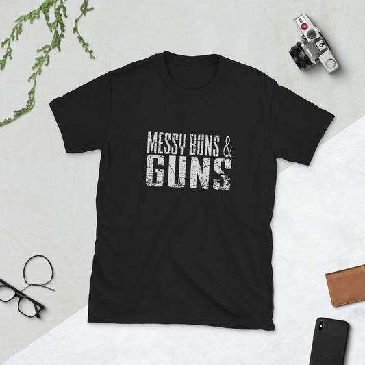 Camiseta unisex de manga corta Messy Buns And Gun