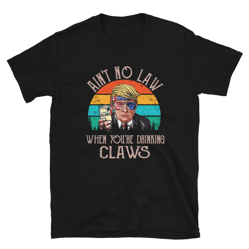 No hay ley cuando estás bebiendo Claws Camiseta unisex de manga corta