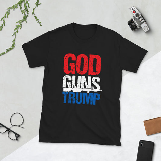 Camiseta unisex de manga corta Dios, armas y Trump