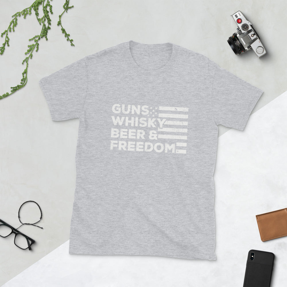 Camiseta unisex de manga corta Guns Whisky Beer & Freedom