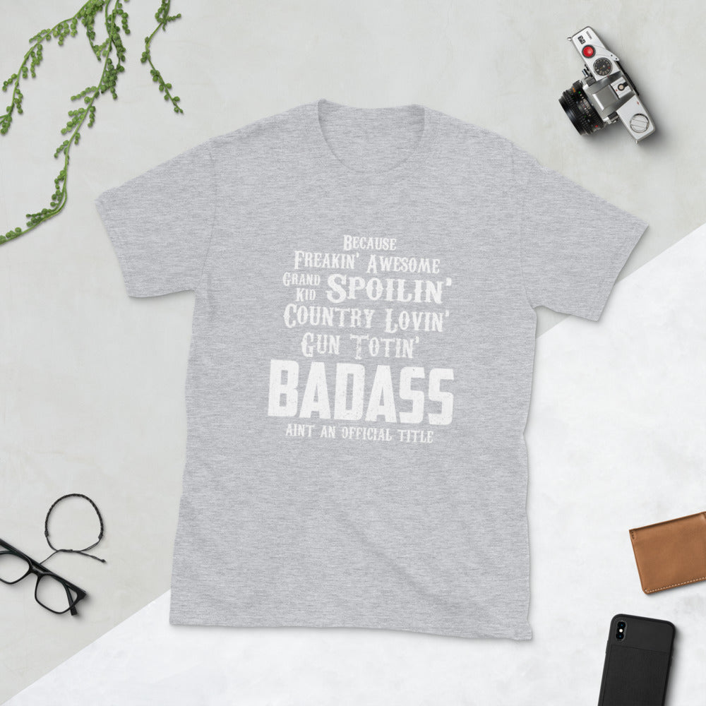 Camiseta unisex de manga corta porque Badass no es un título oficial